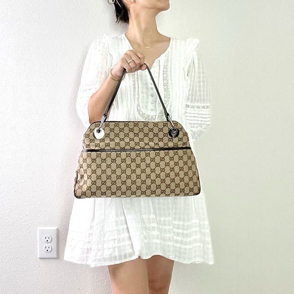 Gucci Handbags - 🍓GUCCI GG Canvas Shoulder Bag